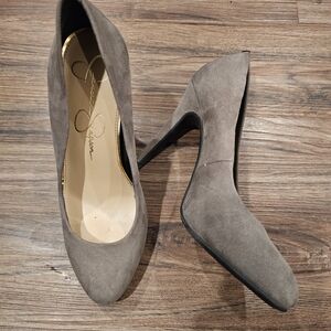 Jessica Simpson Gray Suade Women's Pumps